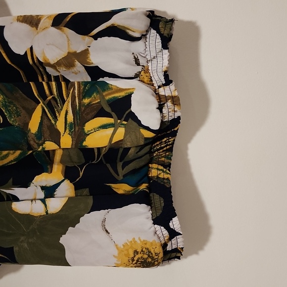 Beautiful Navy and Floral - Picture 6 of 10